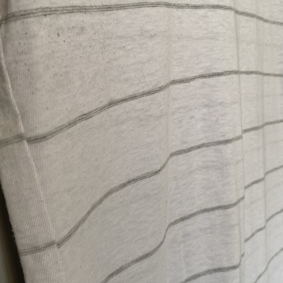 ๐ Z Supply V Neck Tshirt - Medium - Picture 5 of 6